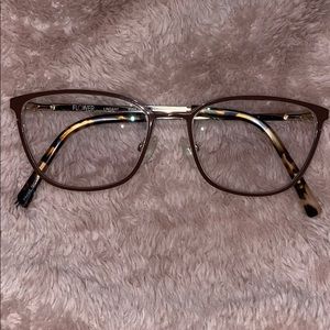 Flower frames by Drew Barrymore!